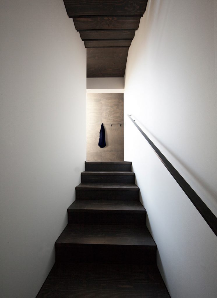 Minimalist Junsei House - Stairs